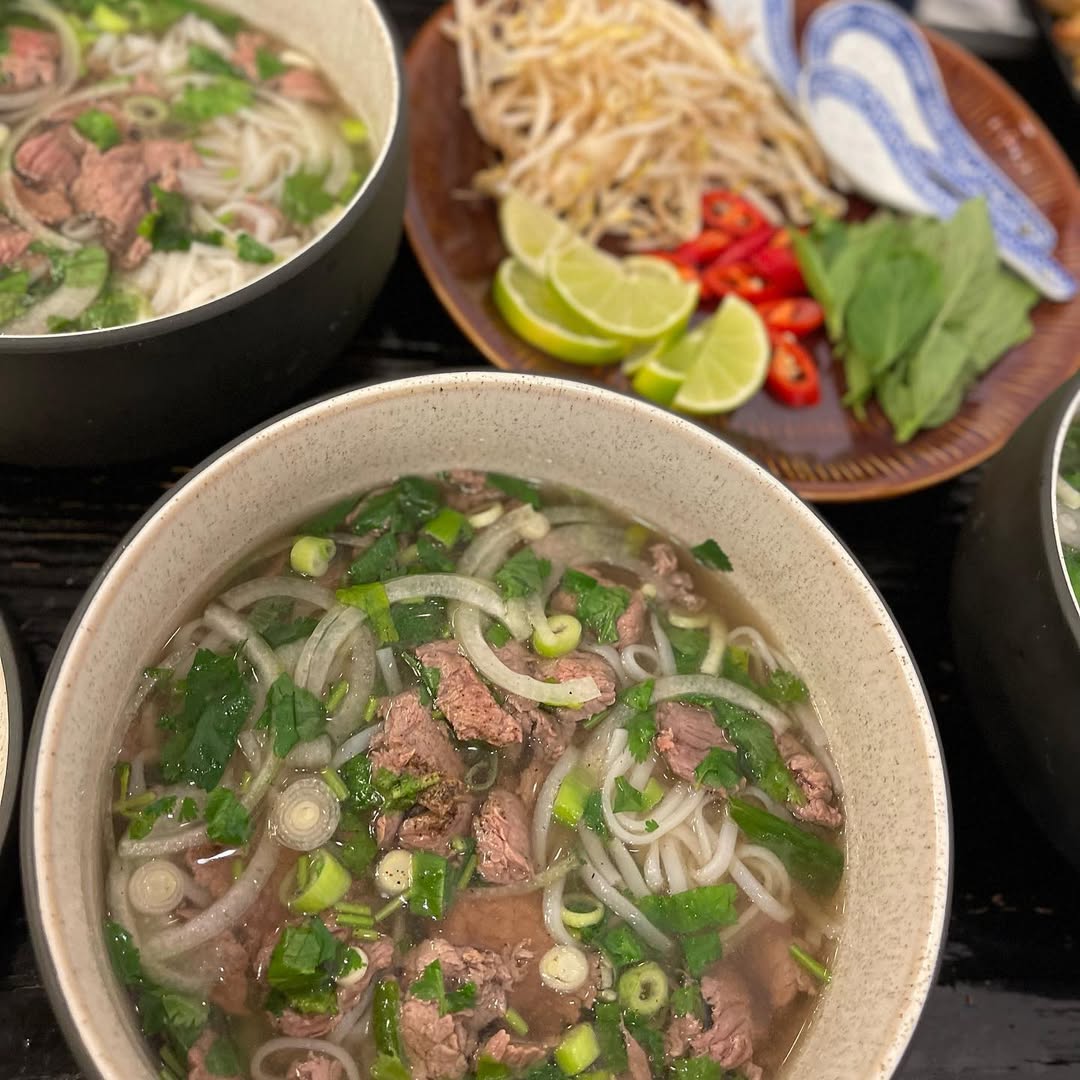 Vi servere nu Pho fredag og lørdag, da vi har haft stor efterspørgsel på dette! 😍🍲🥢 Ses vi? #pho #noodlesoup #vitnamesefood OBS: kan ikke bestilles som takea